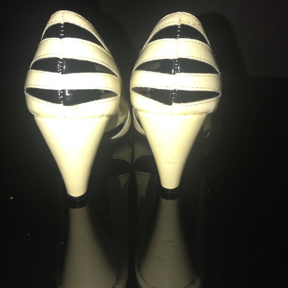 Heels - Picture 2 of 4
